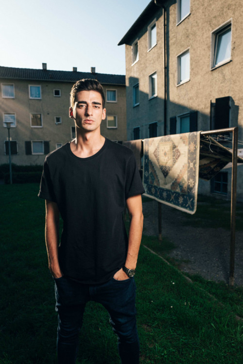 cihan_acar-c-robin_schimko_3_klein-800x1200-q92