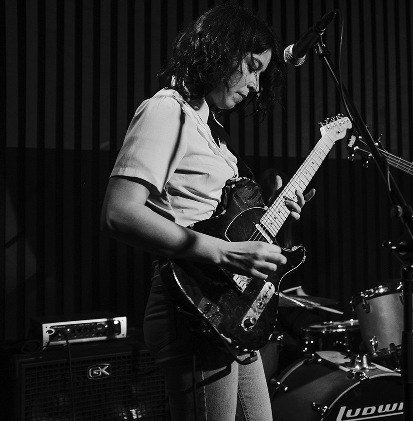 stephanie-morin_pic-guitar-2